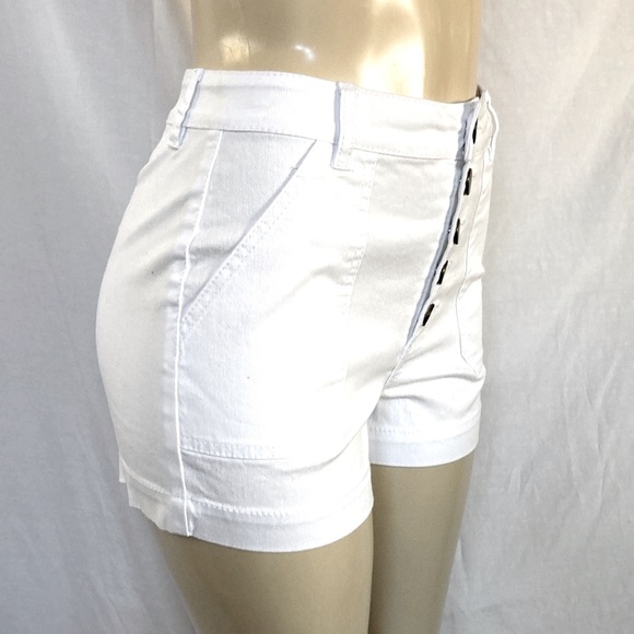 COPPER KEY Juniors White Shorts Button Fly Size 5 Utility Style 2.75” Inseam NWT - Picture 3 of 7